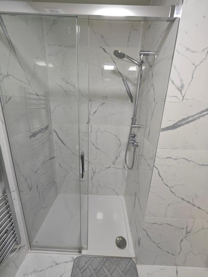 2 Bedroom Flat In Wood Green Piccadilly Line London Eksteriør billede