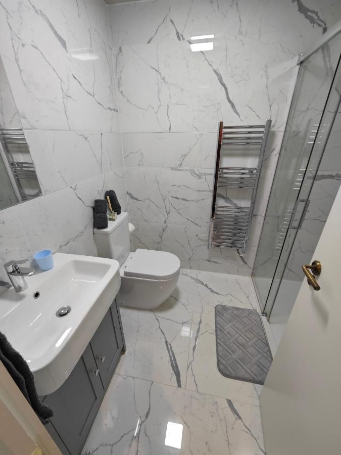 2 Bedroom Flat In Wood Green Piccadilly Line London Eksteriør billede