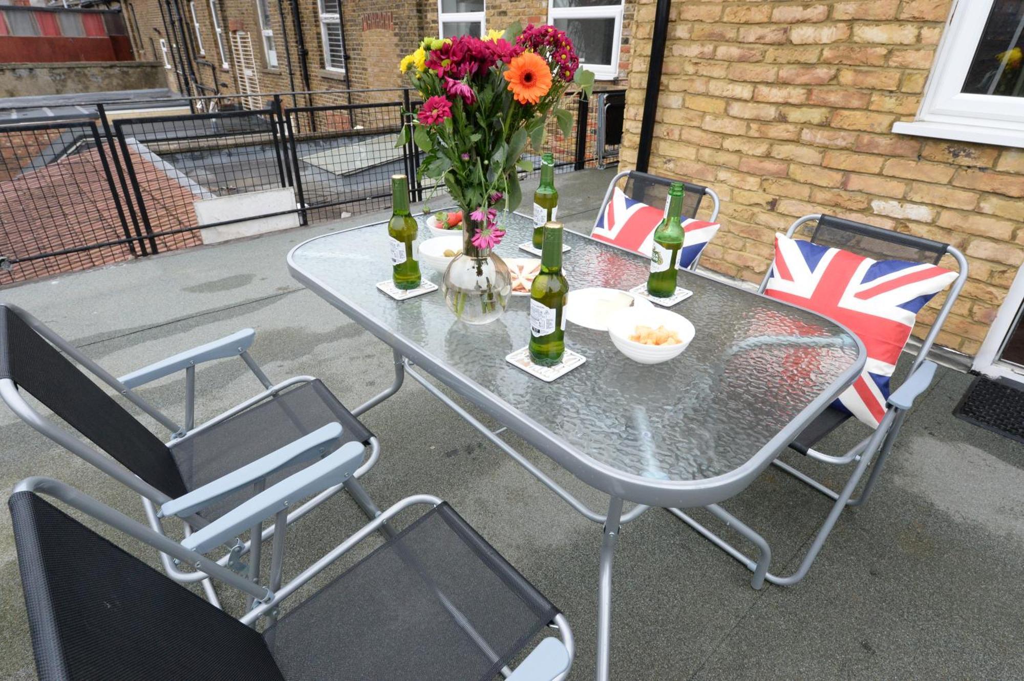 2 Bedroom Flat In Wood Green Piccadilly Line London Eksteriør billede